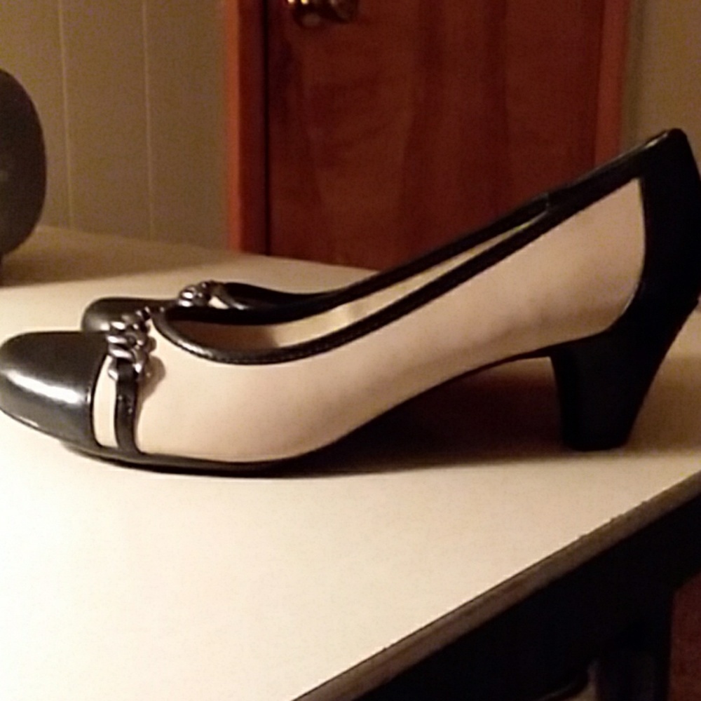 Nauralizer women's Susy pump